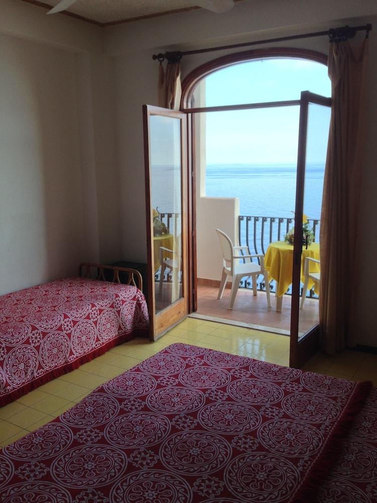 Carasco Hotel